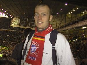 Das ist Ronny beim Bayern-Spiel Manchester-Bayern 0:1